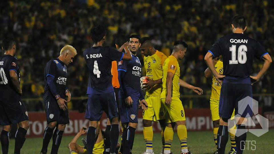 Persegres Gresik United saat berhadapan dengan Arema Cronus Copyright: &copy; GTS